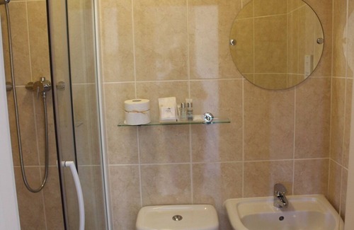 Witney Bed & Breakfast | Guest Rated 9.8: Discover The Laurels Guesthouse Amenities