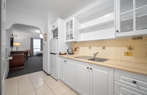 Wagga Wagga Hotel | Explore The Lawson Riverside Suites: Rated 8.7/10 for Comfort