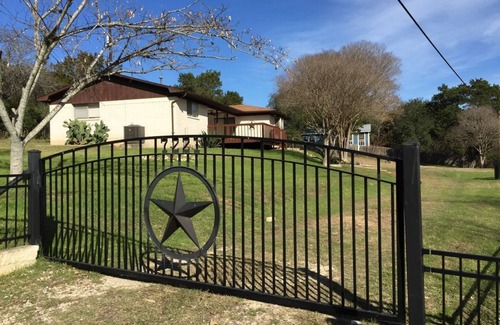 New Braunfels House | Top-Rated 3 Bedroom Home with Kitchen & Pet-Friendly Options