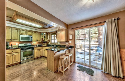 Montgomery Estates Cottage | Relax at The Lazy Bear's Den: 2 Bedroom Cabin Retreat