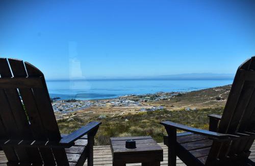 St. Helena Bay Apartment | Budget-Friendly Retreat at The Lazy Daisies – Pet Friendly!