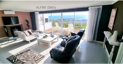 St. Helena Bay Apartment | Budget-Friendly Retreat at The Lazy Daisies – Pet Friendly!