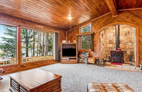 Lac du Flambeau House | Experience Family-Friendly Comfort at The Lazy Loon