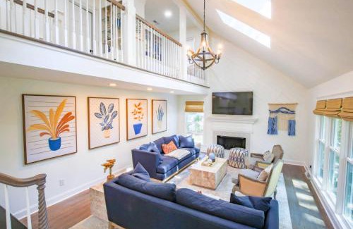 Isle of Palms House | Relax at The Lazy Palm: 4-Star Family-Friendly Haven