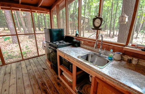 Tyler Cabin | Cozy Retreat at The Lazy Squirrel Cabin - Guest Rated 9.8