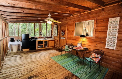 Tyler Cabin | Cozy Retreat at The Lazy Squirrel Cabin - Guest Rated 9.8