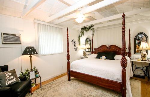 Tyler House | Top-Rated The Lazy Squirrel with Kitchen Amenities