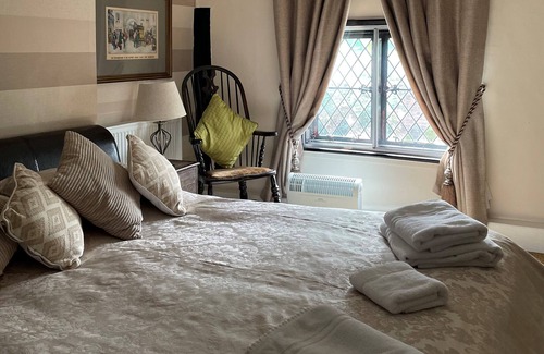 Cobham Hotel | Discover The Leather Bottle Ltd: Family-Friendly Retreat