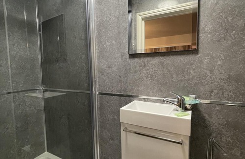 Cobham Hotel | Discover The Leather Bottle Ltd: Family-Friendly Retreat