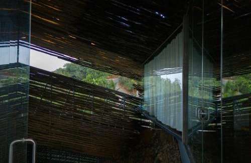 Peermade House | The Ledge by Bloobuck