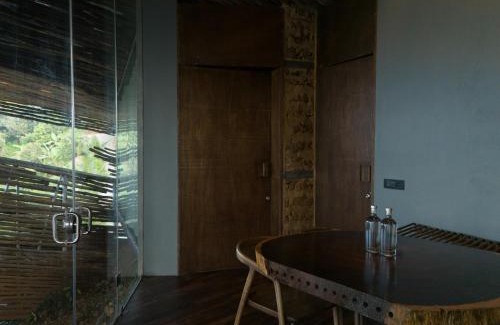 Peermade House | The Ledge by Bloobuck