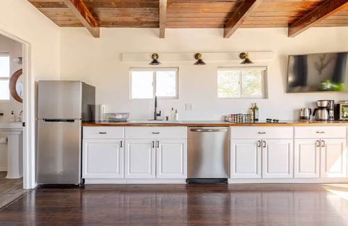 Twentynine Palms Cabin | The Leeds Cabin: A Civilization Escape + Hot Tub