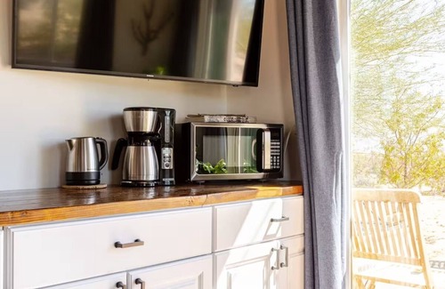 Twentynine Palms Cabin | The Leeds Cabin: A Civilization Escape + Hot Tub