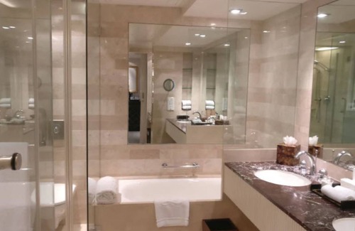 Mumbai Hotel | Elegant Stay at The Leela Mumbai: 5-Star Comfort Awaits