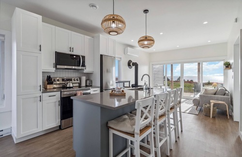 Western Head House | The Left at Surf Western Head - 3BR with Oceanfront Hot tub views
