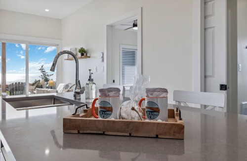 Western Head House | The Left at Surf Western Head - 3BR with Oceanfront Hot tub views