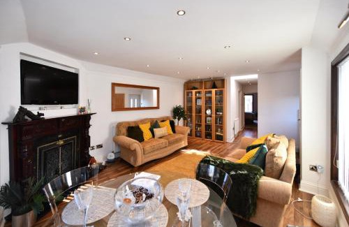 Prestwick House | Discover The Lemon Tree: Family-Friendly Retreat Awaits