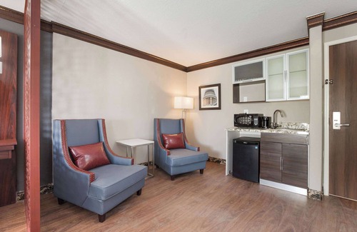 Lincoln Park Hotel | Eco-Friendly Getaway at The Leo Collection Detroit Hotel