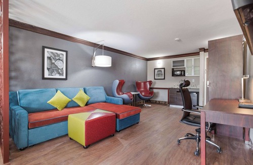 Lincoln Park Hotel | Eco-Friendly Getaway at The Leo Collection Detroit Hotel