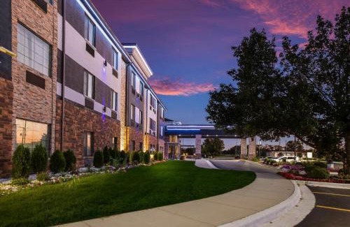 Lincoln Park Hotel | Discover The Leo Collection Detroit - Pet-Friendly Retreat