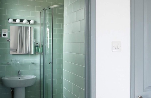 Maenporth Hotel | Elegant Stay at The Lerryn Hotel - Rated 9/10, Family-Friendly