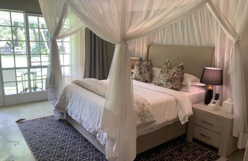 Blantyre Bed & Breakfast | Discover The Leslie Executive Hotel: Oceanfront Bliss