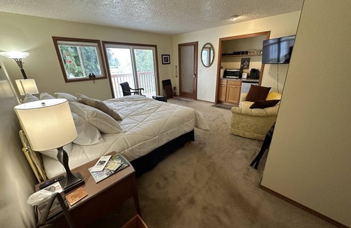 Woodland House | Experience the Lewis River Salmon Shores - Waterfront & Fishing