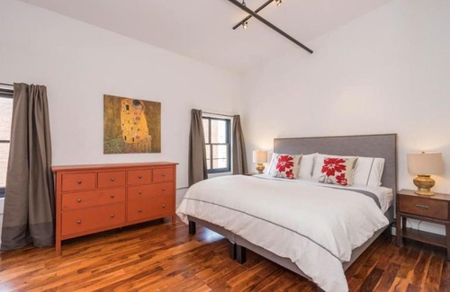 Center City East Apartment | Elevator Access 3 BR Loft with Parking & Pet-Friendly Perks