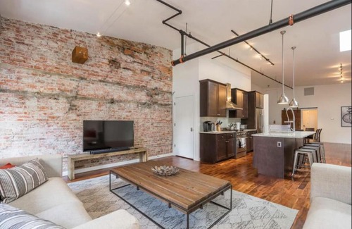 Center City East Apartment | Elevator Access 3 BR Loft with Parking & Pet-Friendly Perks