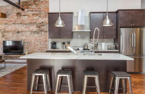 Center City East Apartment | Elevator Access 3 BR Loft with Parking & Pet-Friendly Perks