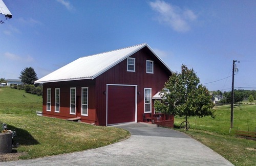Ferndale Cottage | Explore The Library Suite: Oceanfront Oasis with 3000 Books