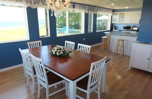 Alpena House | Lakefront Bliss: Kayaks, Spa & 9.6/10 Guest Rating!