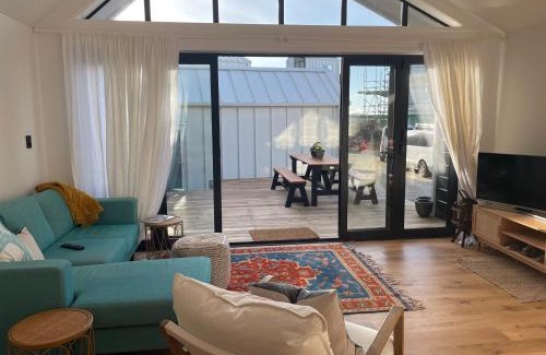 Snells Beach House | Oceanfront Retreat at The Lighthouse - Boathouse Bay