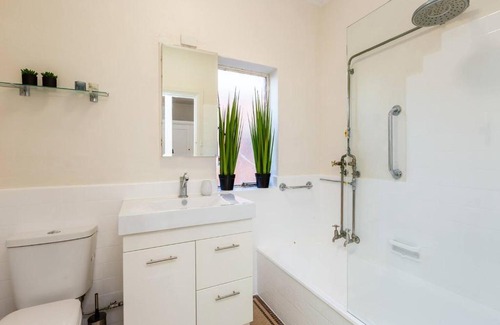 Middle Park Apartment | Cozy Lighthouse Retreat Just Steps from the Beach