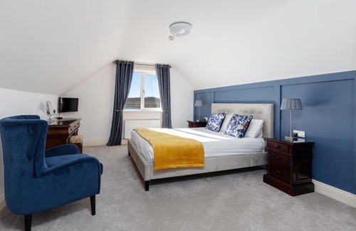 Dingle House | Oceanfront Escape at The Lighthouse - 4-Star Retreat