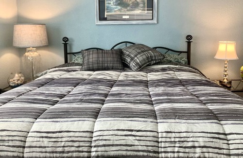Boston Harbor House | Oceanfront Escape: The Lighthouse Room with Guest Rated 9.8