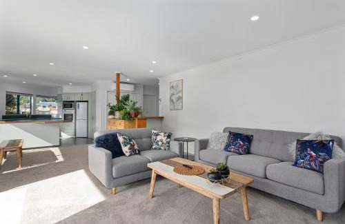 Ohope House | Beachfront Bliss at The Lights House - Family Friendly Retreat