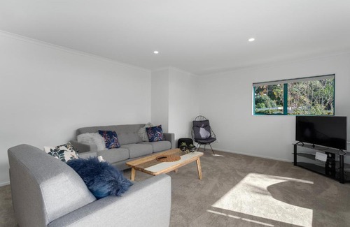 Ohope House | Beachfront Bliss at The Lights House - Family Friendly Retreat