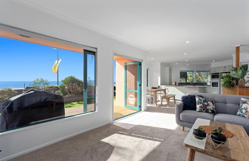 Ohope House | Beachfront Bliss at The Lights House - Family Friendly Retreat