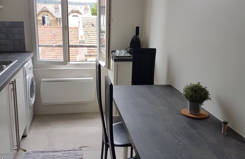 Nancy City Centre Apartment | Tranquil Lilac of Faubourg: Ideal for Families, Great Reviews