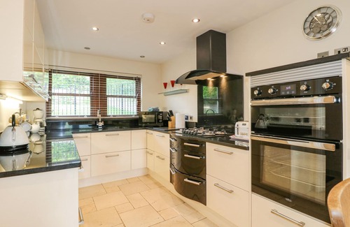 Darley Dale Cottage | The Lillies: Family-Friendly Retreat with Garden in Bakewell