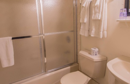 Cazenovia Hotel | Elegant Lincklaen House: Rated 8.8 with Family Amenities