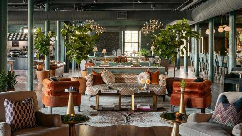 Biddeford Hotel | Guest Rated: The Lincoln Hotel with Pool & Breakfast