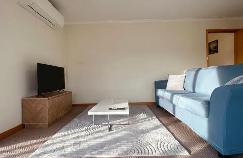 Lindisfarne House | The Lindisfarne Loft - close to CBD and Airport