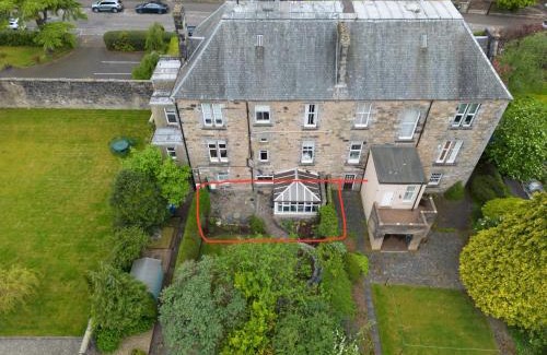 Stirling House | Experience The Lindsay House: Guest Rated 9.8/10 Stay