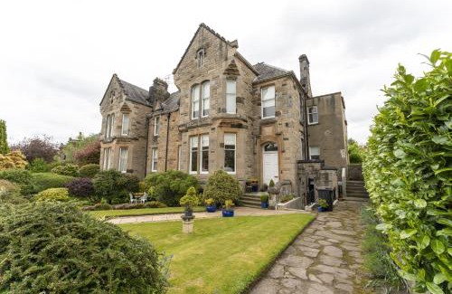 Stirling House | Experience The Lindsay House: Guest Rated 9.8/10 Stay