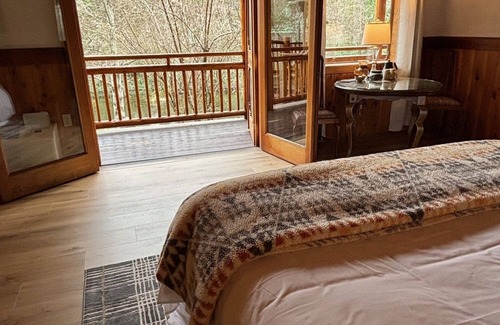 Murphy Hotel | Top-Rated Lindsay Lodge & Restaurant with Spa and Dining