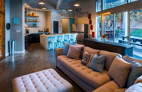 Dripping Springs House | The Liney Moon-Stellar House Sleeps 22 w/Pool, Firepits, Putting Green, & More!
