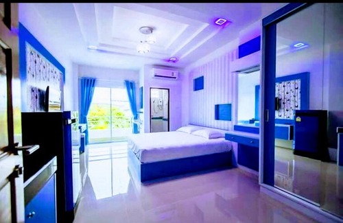 Yala Hotel | Cozy Linux Garden Hotel: Family-Friendly with Breakfast