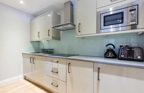 Richmond-upon-Thames Hotel | Discover Family-Friendly Comfort at The Lion Gate Mews